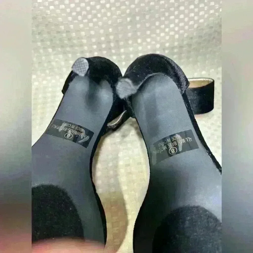 Venus high heels, Size 8 new without a box
